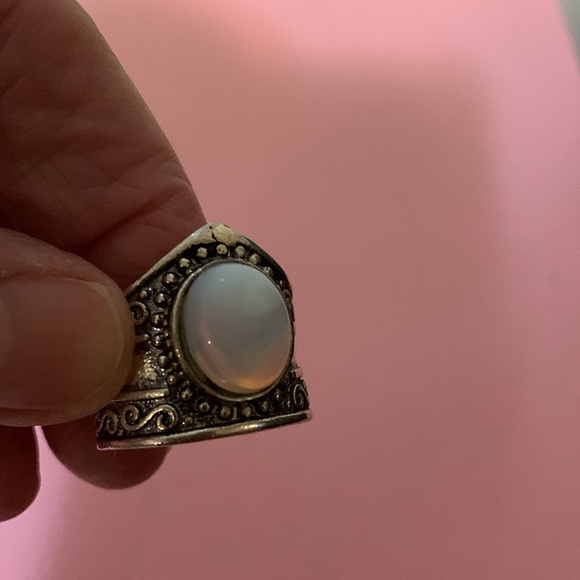 Beautiful ring size 7 1/2 - Picture 6 of 6